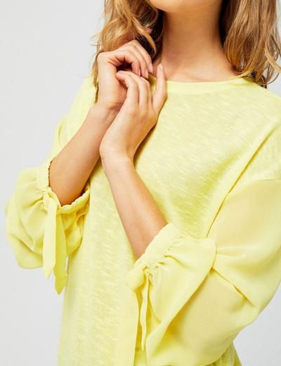 Żółta bluzka z transparentnymi rękawami