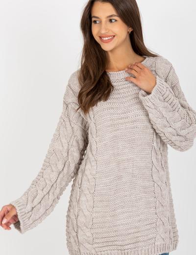 Jasnobeżowy sweter z warkoczami i szerokim rękawem RUE PARIS