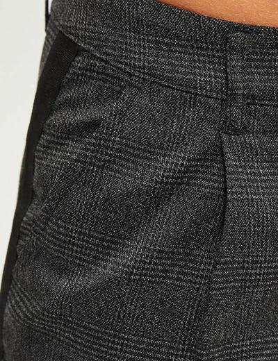 Spodnie damskie w kratkę - 7/8 nogawka - czarne