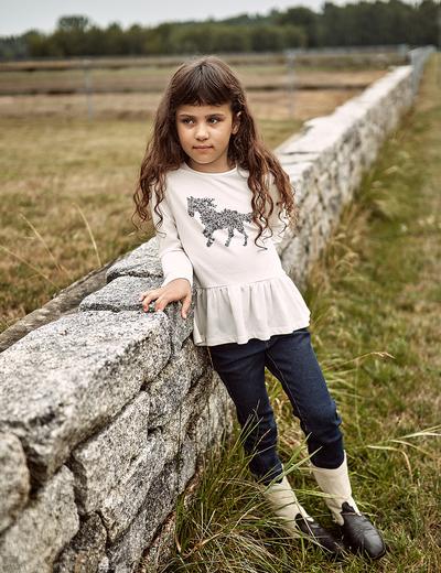 Bluzka dziewczęca z konikiem i ozdobną baskinką - ecru