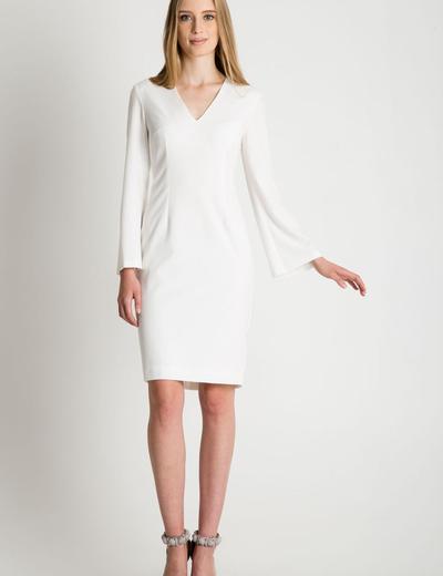 Biała sukienka w długim ozdobnym rękawem