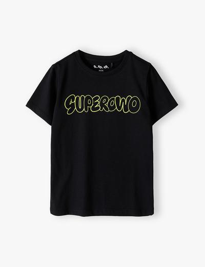 Czarny t-shirt z napisem - Superowo - 5.10.15.