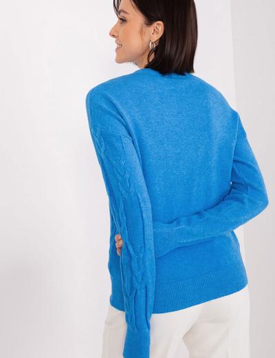 Niebieski sweter z warkoczami z dodatkiem wiskozy