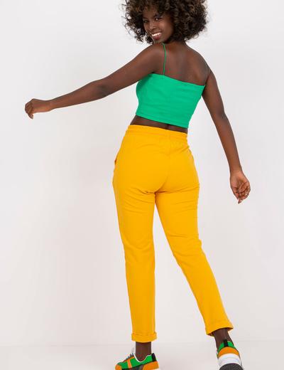 Jasnopomarańczowe spodnie dresowe basic z kieszeniami
