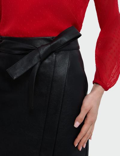 Czarna asymetryczna ołówkowa spódnica damska z ekologicznej skóry