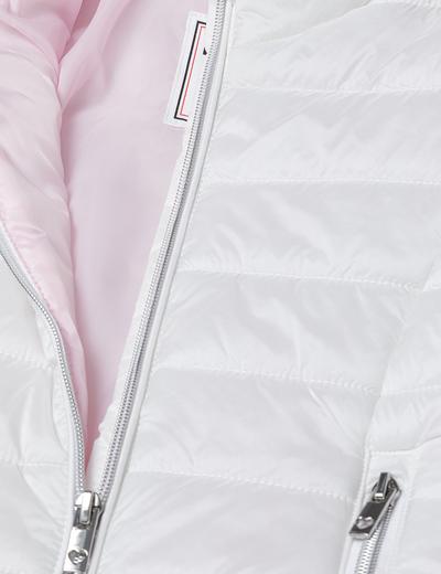 Biała kurtka przejściowa pikowana ze stójką niemowlęca
