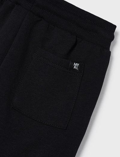 Czarne spodnie dresowe chłopięce