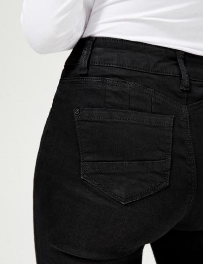 Czarne jeansy damskie rurki