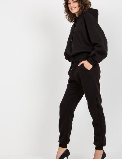 Czarny damski dresowy komplet basic ze spodniami