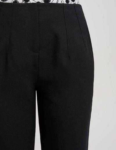 Czarne spodnie gładkie damskie z prostą nogawką