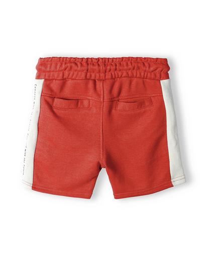Czerwone szorty dresowe niemowlęce z białymi paskami