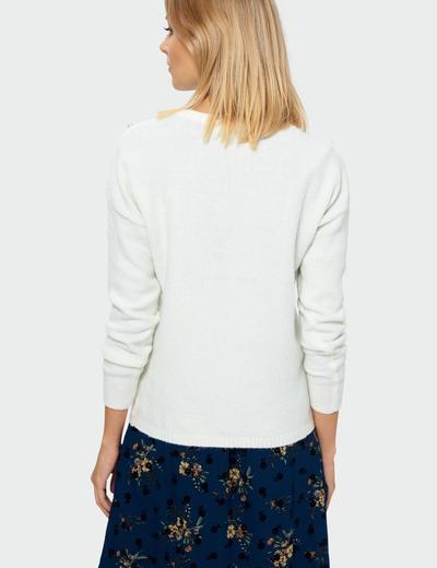 Miękki sweter o luźnym kroju - biały z perełkami na rękawach