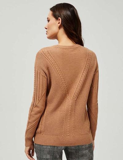Sweter damski brązowy z ozdobnym splotem