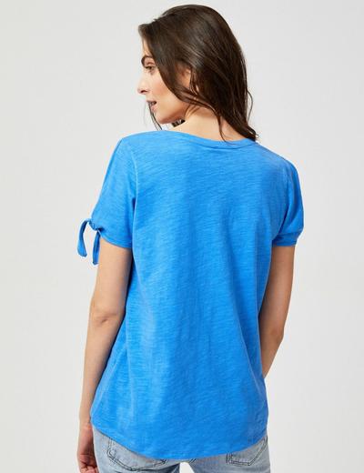 T-shirt damski z wiązaniem przy rękawach- niebieski
