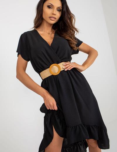 Czarna sukienka z falbaną o asymetrycznym kroju