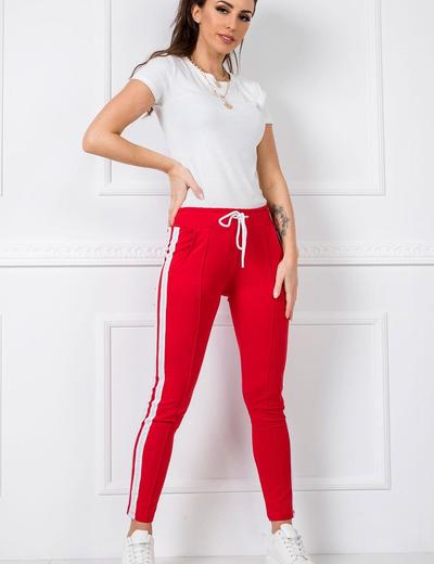Spodnie damskie dresowe - czerwone z lampasami