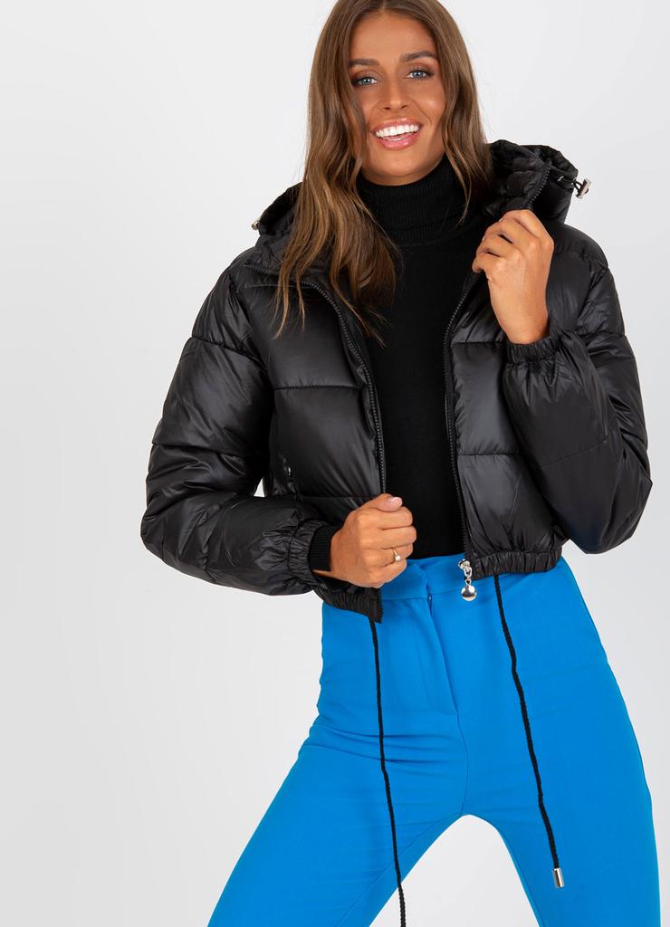 Czarna pikowana kurtka zimowa z kapturem dla kobiety