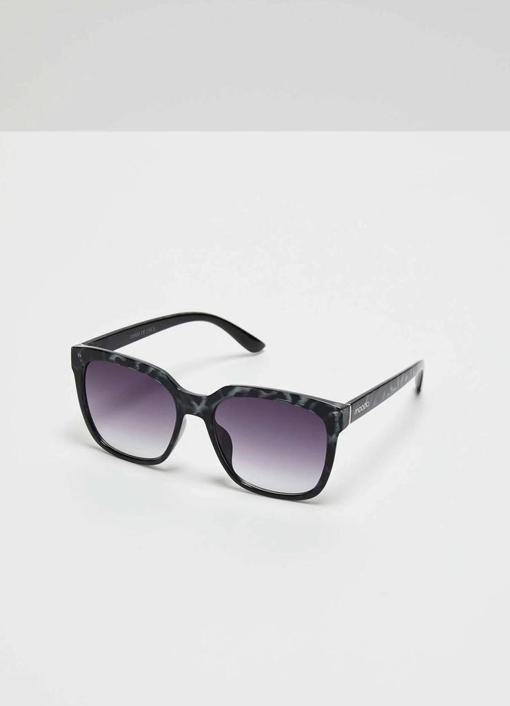 Okulary przeciwsłoneczne o kwadratowym kształcie czarne