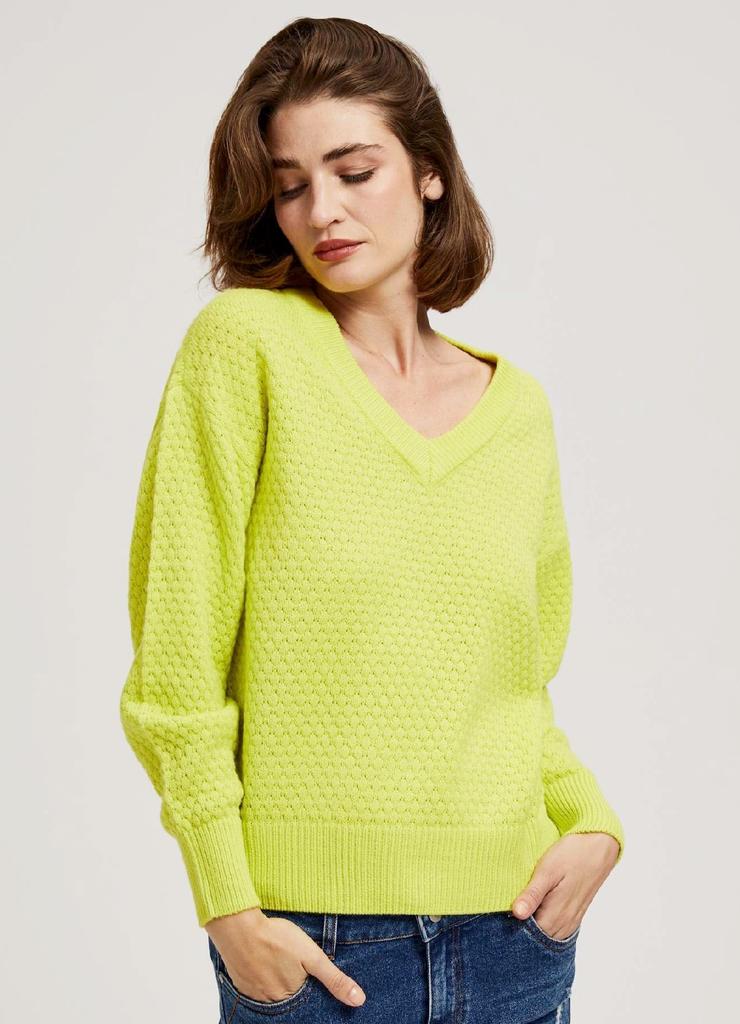 Limonkowy sweter damski z dekoltem w serek