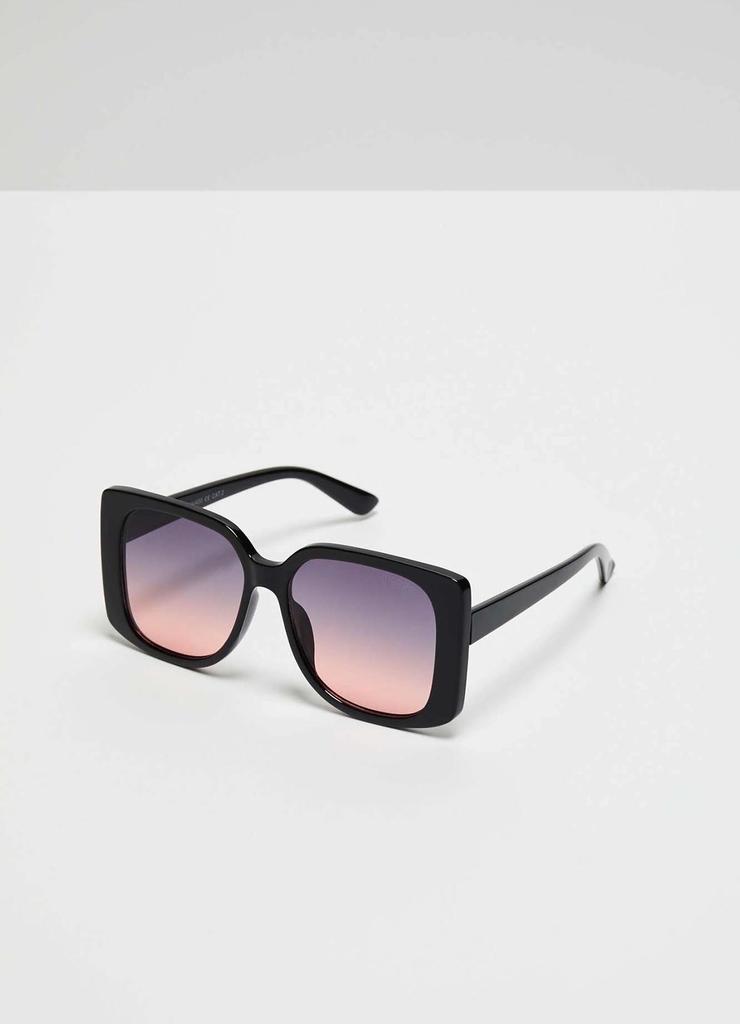 Okulary przeciwsłoneczne z prostokątnymi grubymi oprawkami
