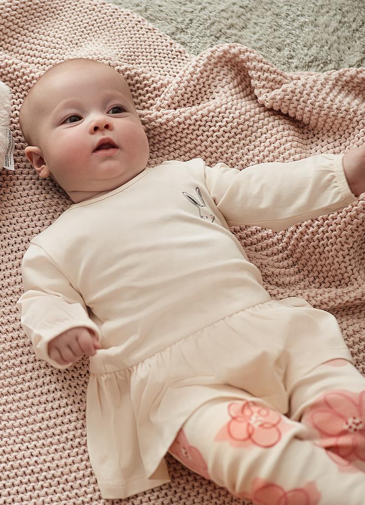 Beżowa bluzka niemowlęca z baskinką
