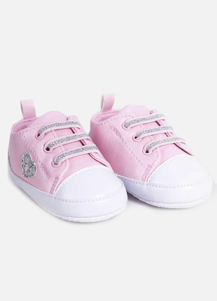 Różowe buciki dla niemowlaka ze srebrnym sercem