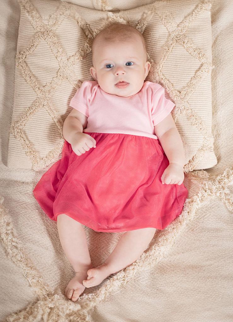 Różowo-malinowe sukienko-body niemowlęce z krótkim rękawem