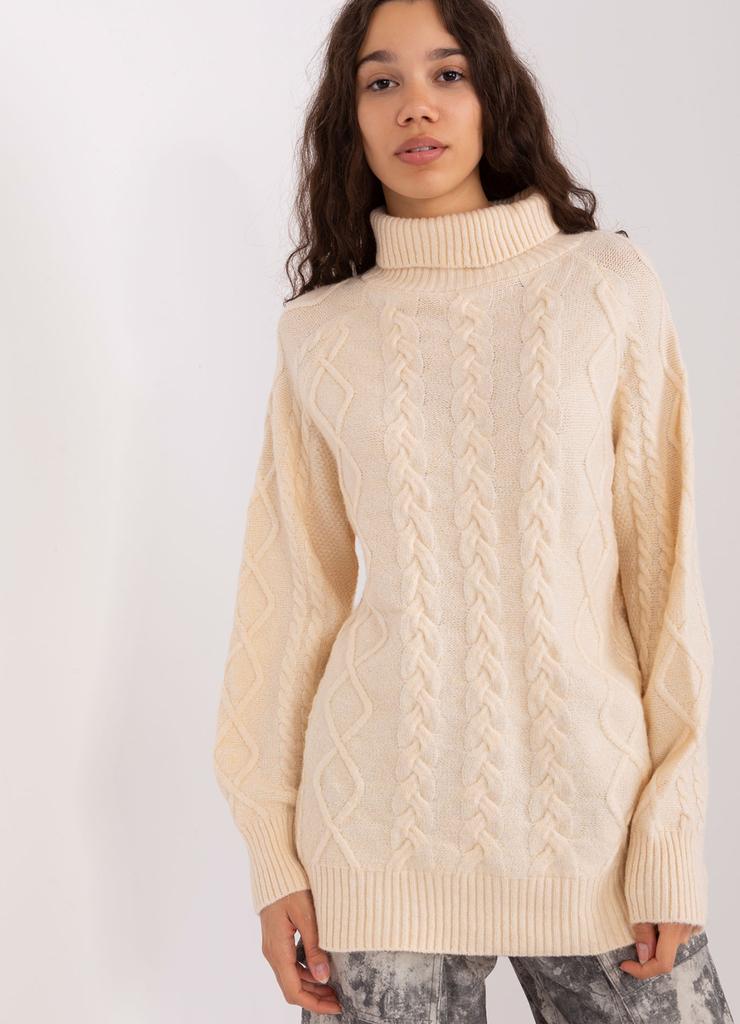 Jasnobeżowy sweter z warkoczami o kroju oversize
