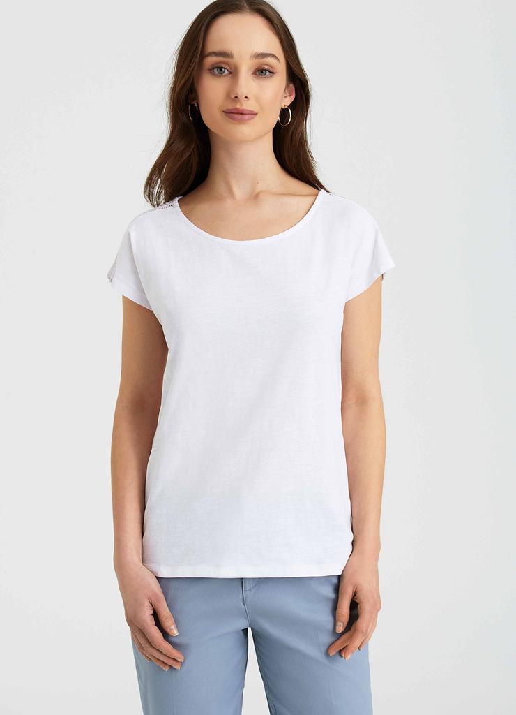 T-shirt damski ze zdobieniami na rękawach biały
