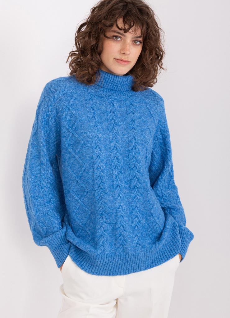 Niebieski sweter z warkoczami o kroju oversize