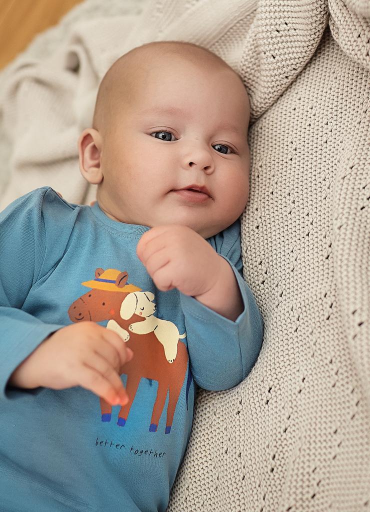 Niebieska bawełniana bluzka niemowlęca z nadrukiem