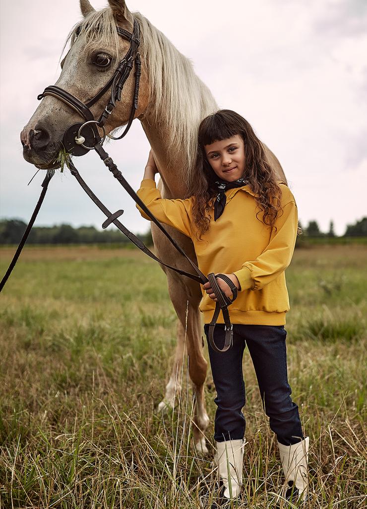 Żółta bluza dla dziewczynki z kołnierzykiem