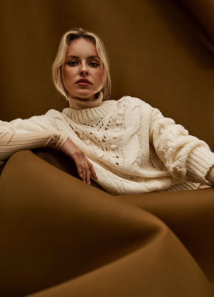 Ażurowy sweter damski lużny - ecru