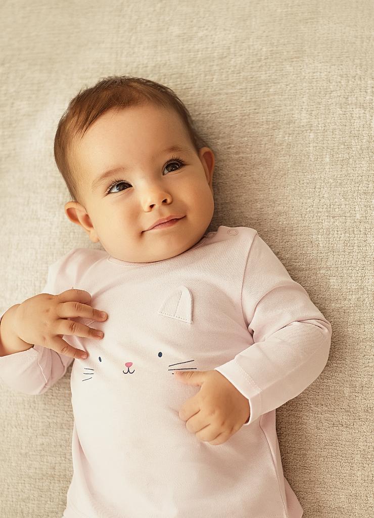 Różowa bluzka niemowlęca z długim rękawem - aplikacja 3D