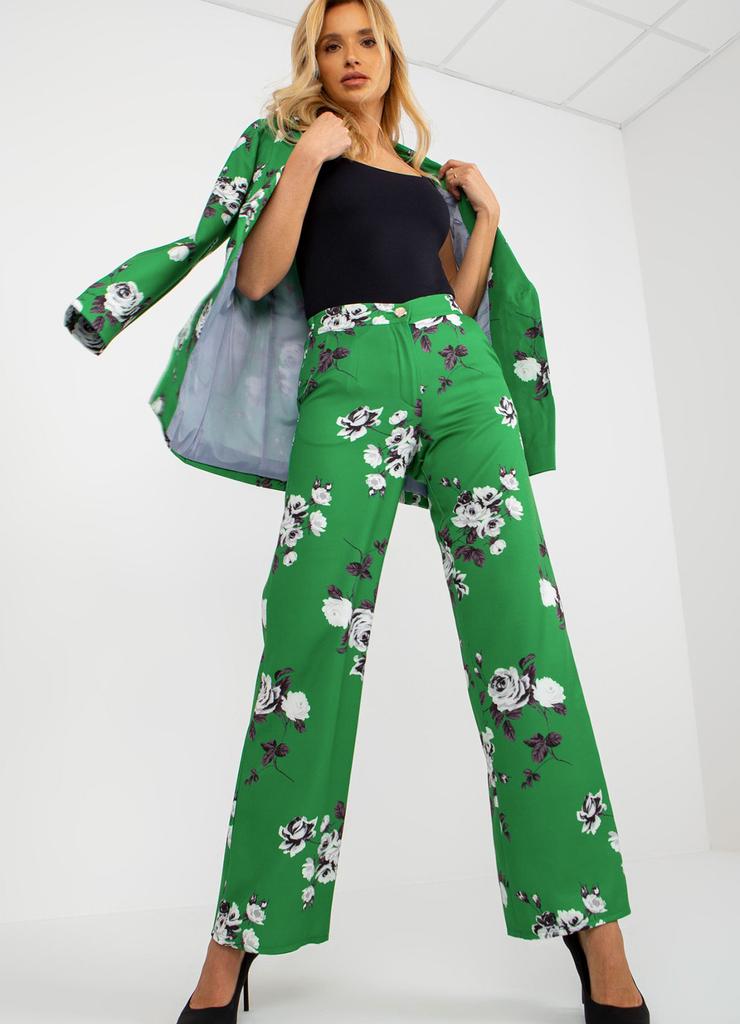 Zielone
szerokie materiałowe spodnie w kwiaty
od garnituru